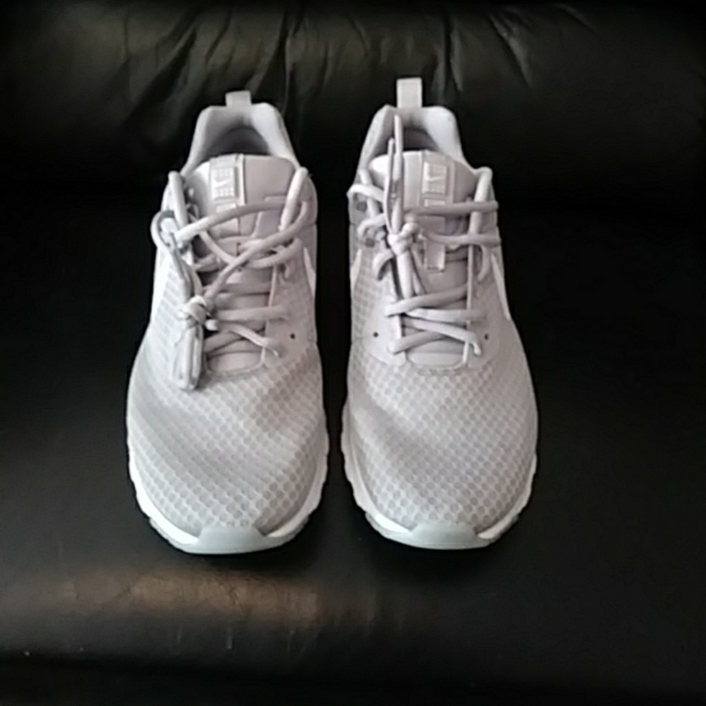 Nike air maxes